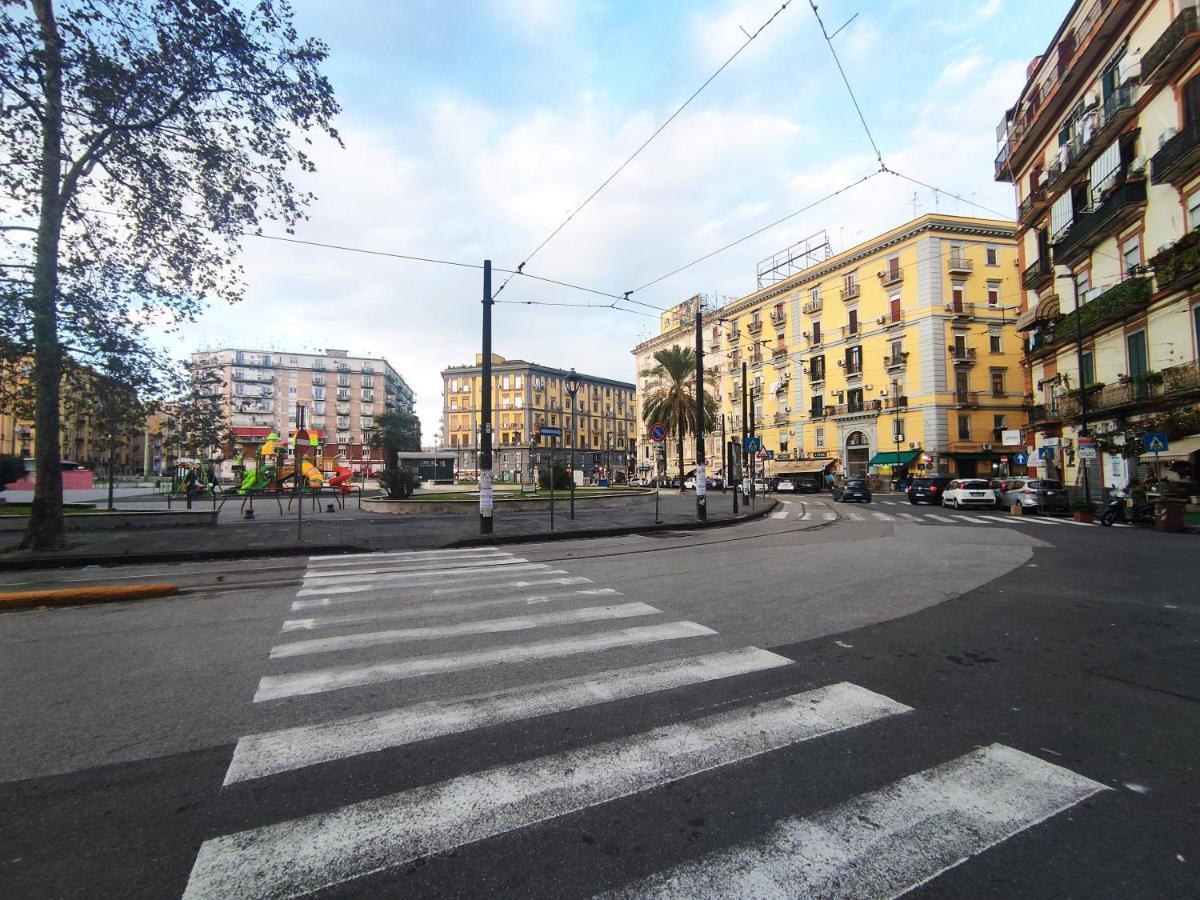Appartement Na' Stanza In Piazza à Naples Extérieur photo