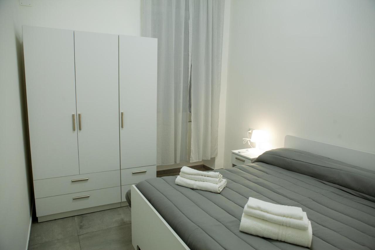 Appartement Na' Stanza In Piazza à Naples Extérieur photo