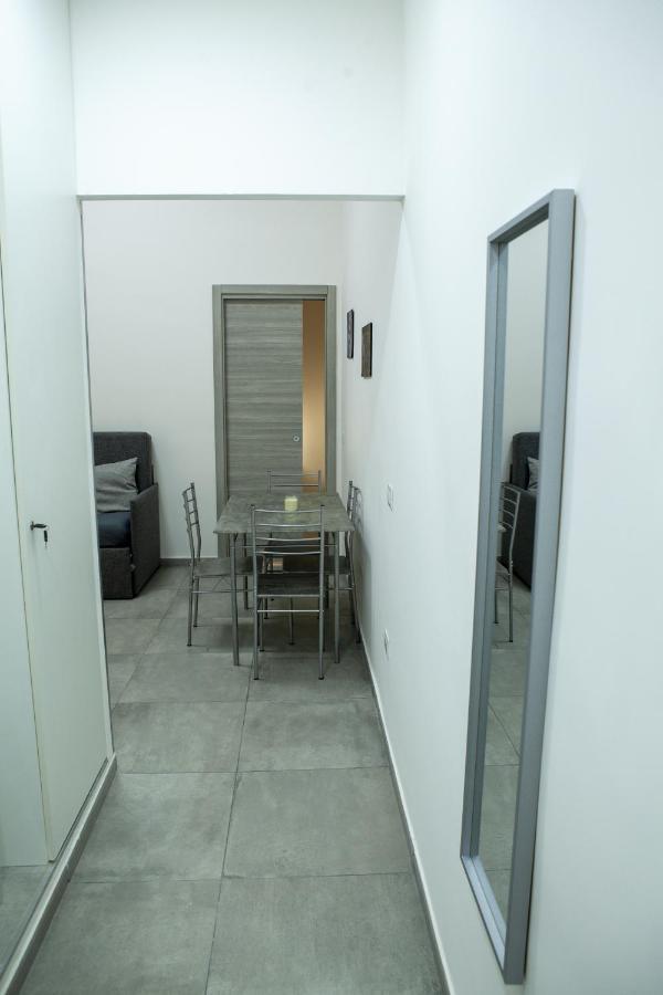 Appartement Na' Stanza In Piazza à Naples Extérieur photo