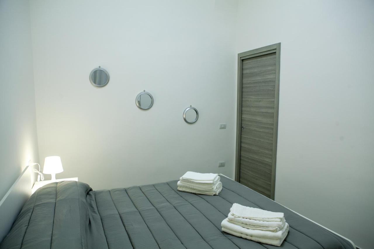 Appartement Na' Stanza In Piazza à Naples Extérieur photo