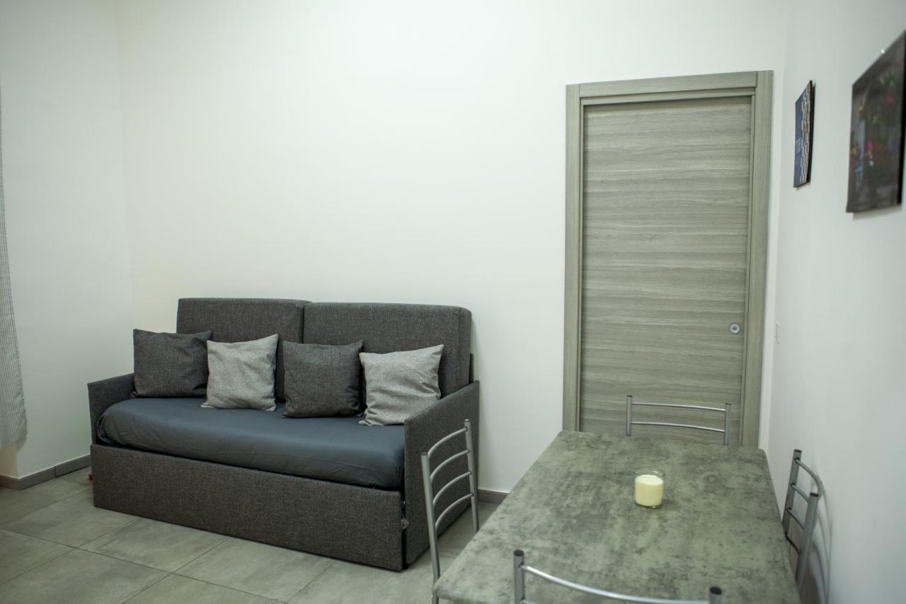 Appartement Na' Stanza In Piazza à Naples Extérieur photo