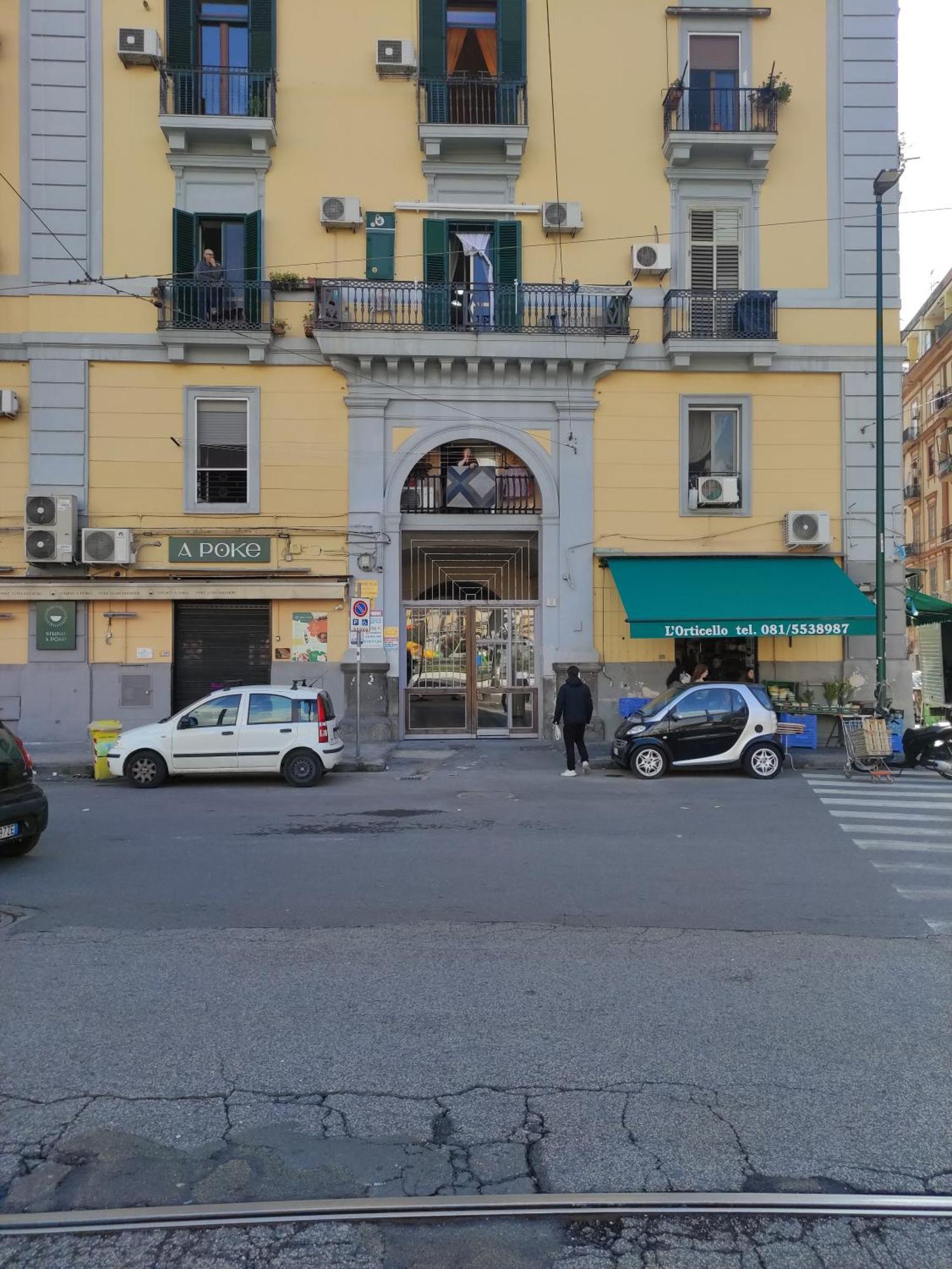 Appartement Na' Stanza In Piazza à Naples Extérieur photo