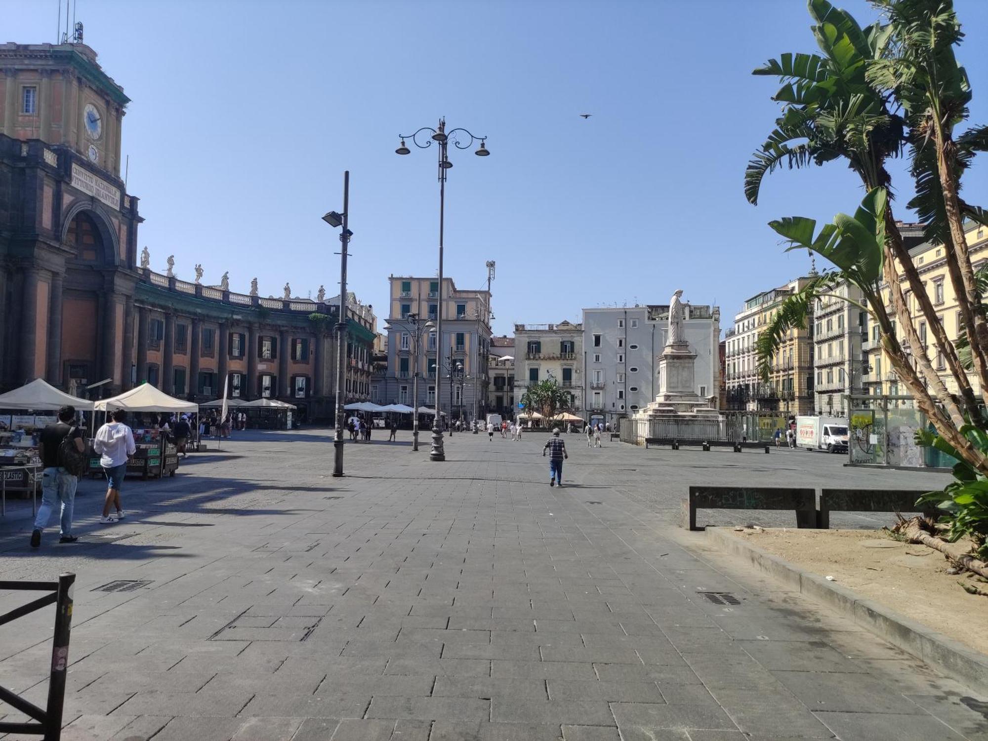 Appartement Na' Stanza In Piazza à Naples Extérieur photo