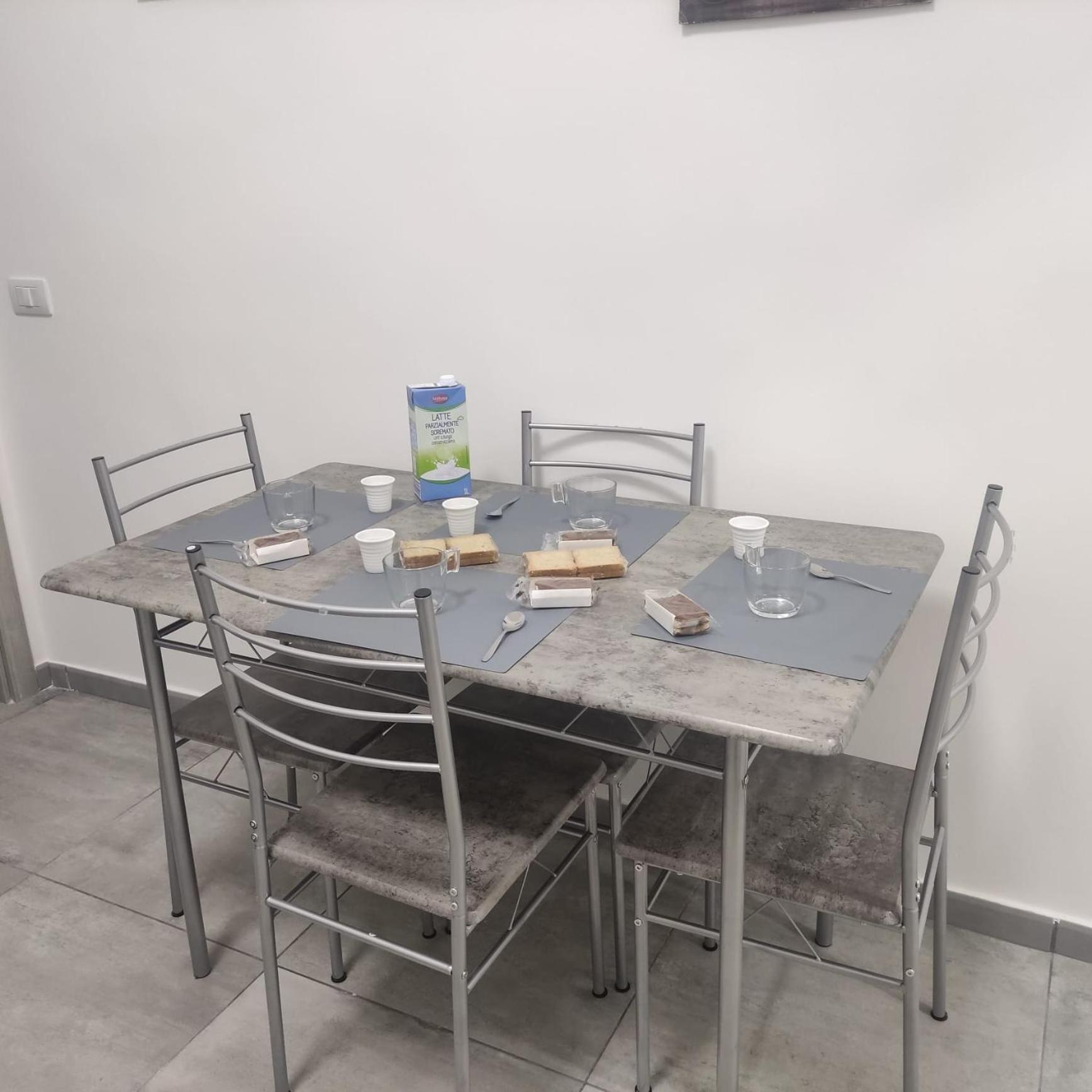 Appartement Na' Stanza In Piazza à Naples Extérieur photo